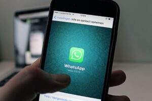 IA générative sur WhatsApp : guide complet bots sans code