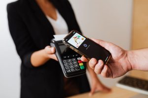 NFC et UX retail en 2026 : les tags redéfinissent l’expérience