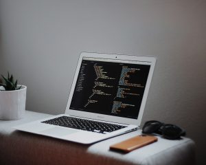 Installer Claude AI localement sur PC ou Mac : guide 2026